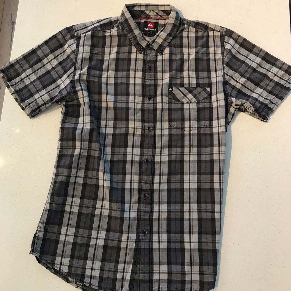 Quicksilver Plaid Short Sleeve Button-up Large